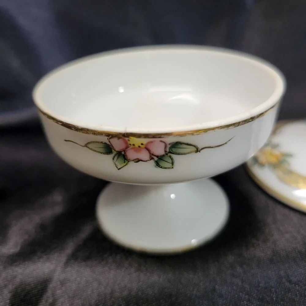 Hand Painted Nippon Round Floral Pedestal Powder Trinket Box Gold Trimmed